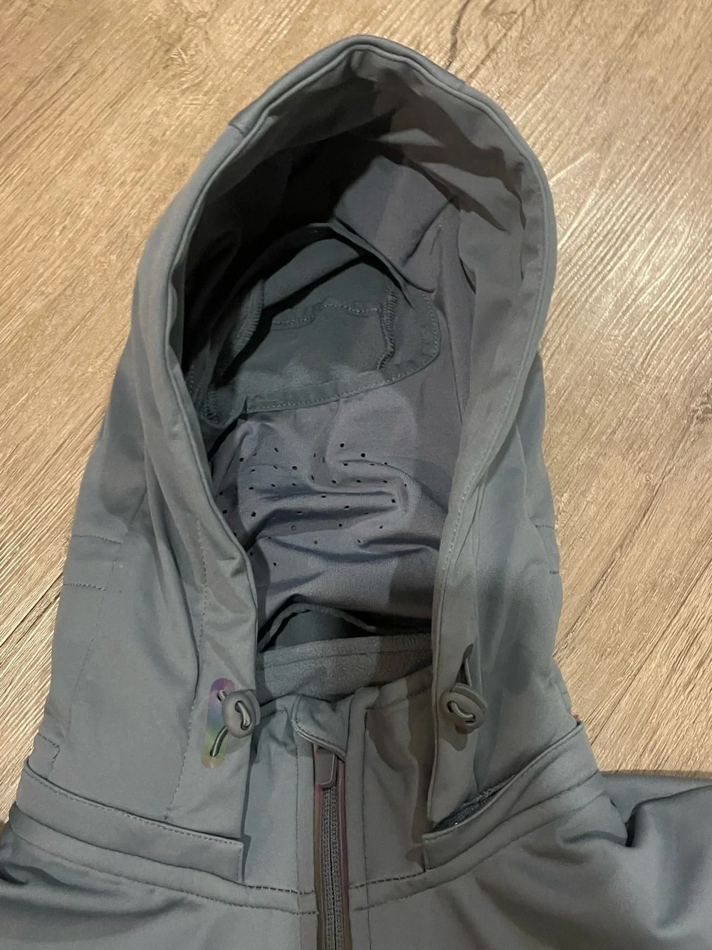 NWT Running Room Light Grey Hooded Softshell Jacket - Picture 8 of 11